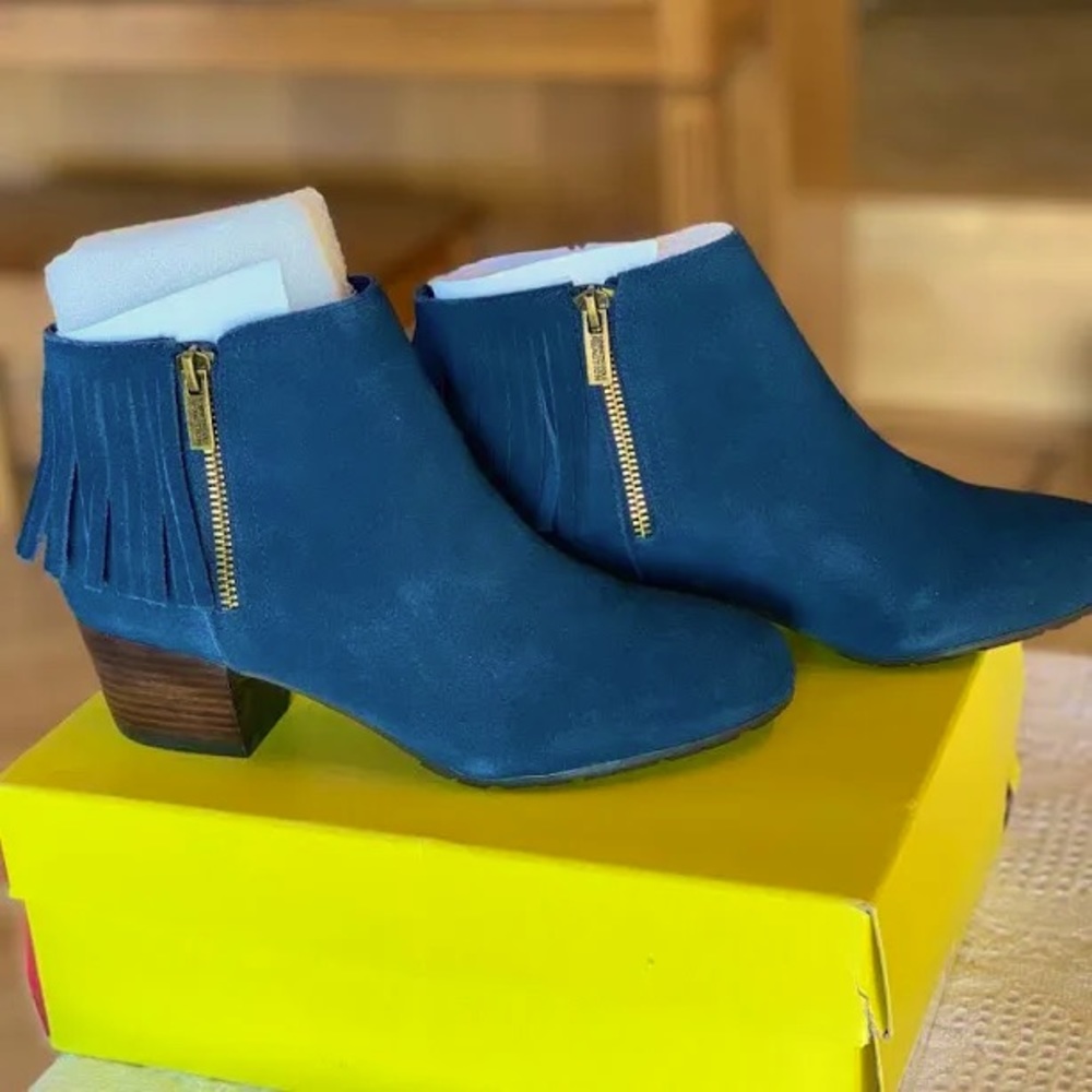 Kenneth Cole Reaction Pil-Ates Style Navy Blue Fringe Booties / Ankle Boots